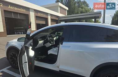 Позашляховик / Кросовер Tesla Model X 2016 в 