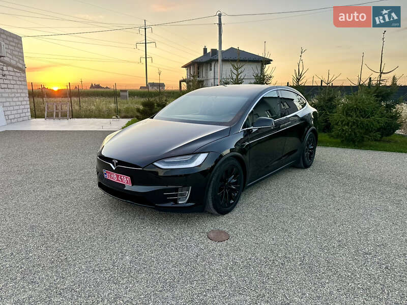 Позашляховик / Кросовер Tesla Model X 2018 в Тернополі