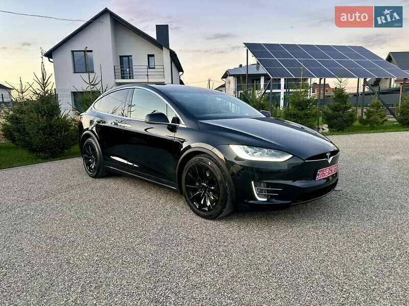 Позашляховик / Кросовер Tesla Model X 2018 в Тернополі