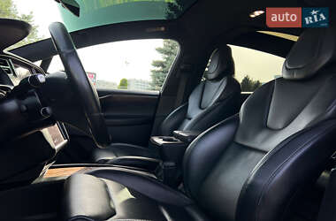 Позашляховик / Кросовер Tesla Model X 2019 в 