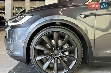 Позашляховик / Кросовер Tesla Model X 2018 в 