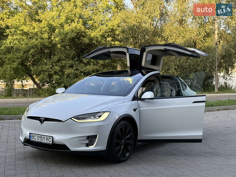 Позашляховик / Кросовер Tesla Model X 2018 в 