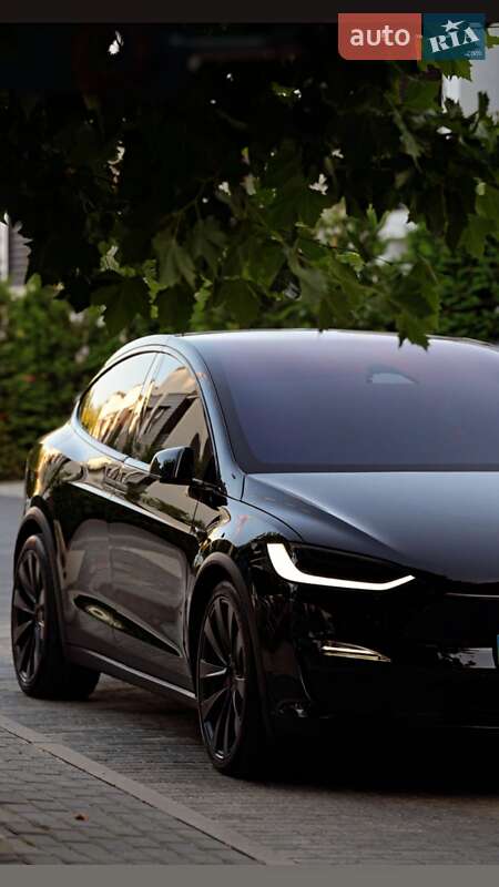 Tesla Model X 2022
