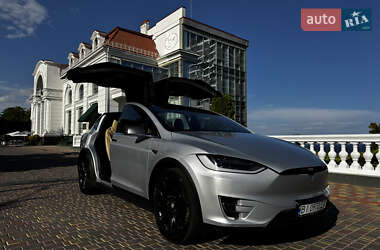 Позашляховик / Кросовер Tesla Model X 2016 в 