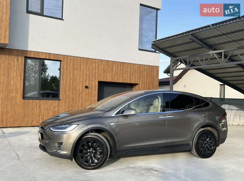 Позашляховик / Кросовер Tesla Model X 2016 в Києві