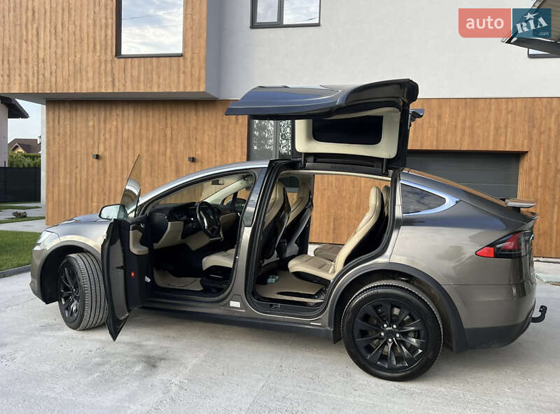 Позашляховик / Кросовер Tesla Model X 2016 в Києві