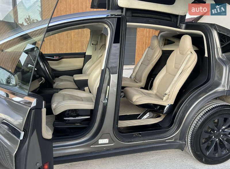 Позашляховик / Кросовер Tesla Model X 2016 в Києві