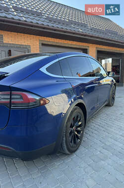 Позашляховик / Кросовер Tesla Model X 2016 в 