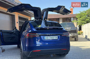 Позашляховик / Кросовер Tesla Model X 2016 в 