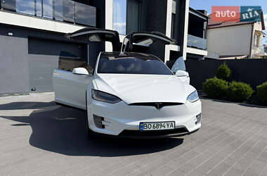 Позашляховик / Кросовер Tesla Model X 2018 в 