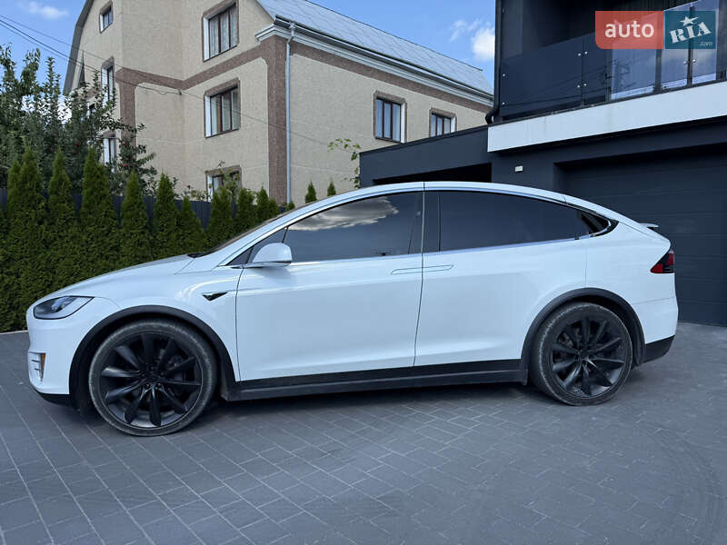 Позашляховик / Кросовер Tesla Model X 2018 в 
