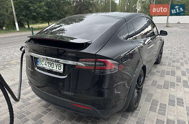 Внедорожник / Кроссовер Tesla Model X 2017 в 