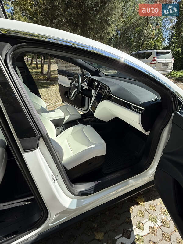 Позашляховик / Кросовер Tesla Model X 2017 в Харкові
