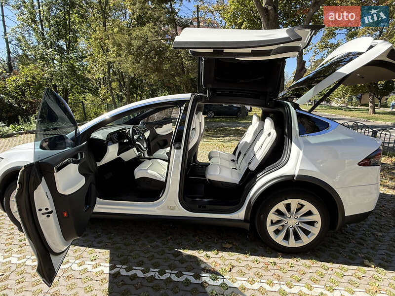Позашляховик / Кросовер Tesla Model X 2017 в Харкові