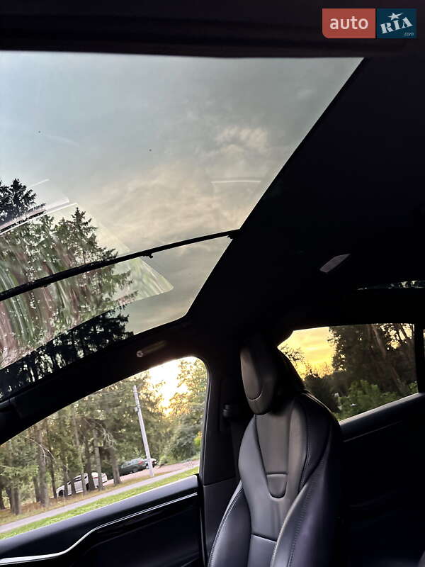 Позашляховик / Кросовер Tesla Model X 2016 в Житомирі