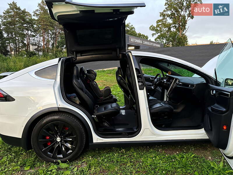 Позашляховик / Кросовер Tesla Model X 2016 в Житомирі