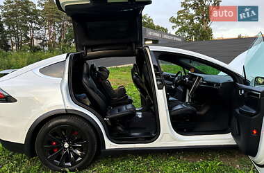 Позашляховик / Кросовер Tesla Model X 2016 в 