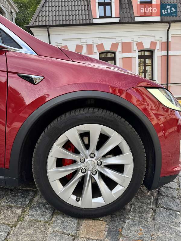Позашляховик / Кросовер Tesla Model X 2016 в Києві