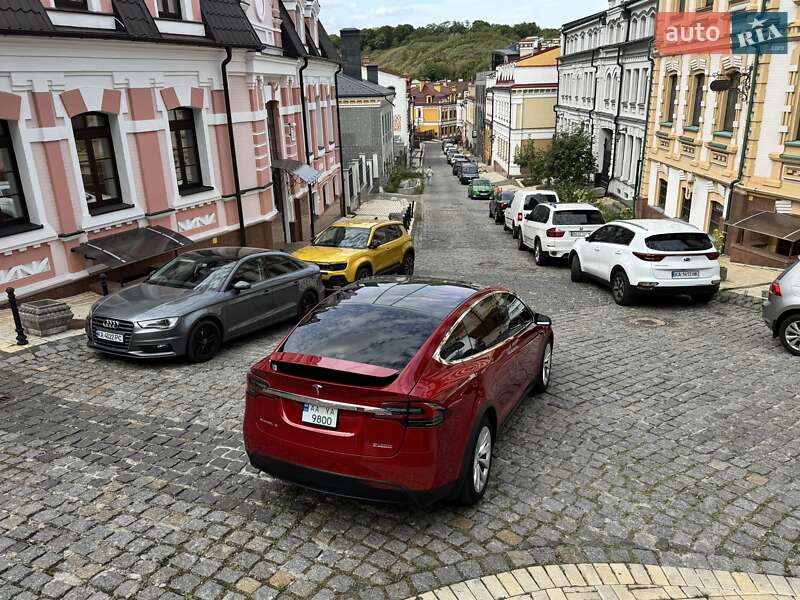 Позашляховик / Кросовер Tesla Model X 2016 в Києві