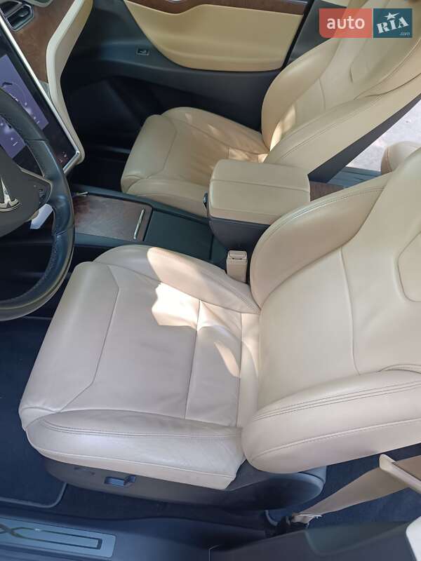 Позашляховик / Кросовер Tesla Model X 2017 в Житомирі