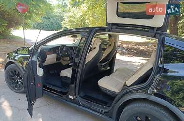 Позашляховик / Кросовер Tesla Model X 2017 в 