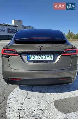 Позашляховик / Кросовер Tesla Model X 2016 в 