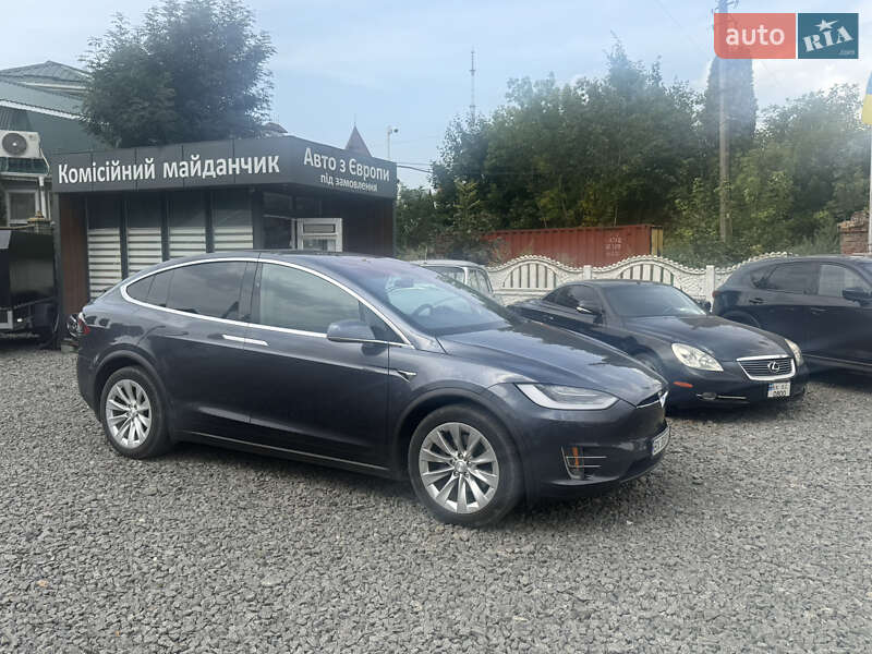 Позашляховик / Кросовер Tesla Model X 2019 в 