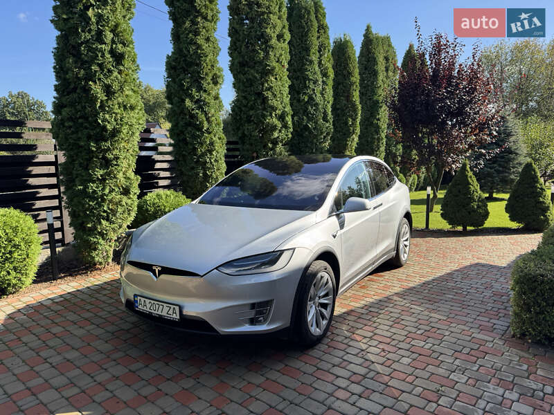 Позашляховик / Кросовер Tesla Model X 2018 в 