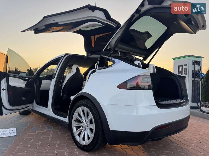 Внедорожник / Кроссовер Tesla Model X 2018 в Виннице