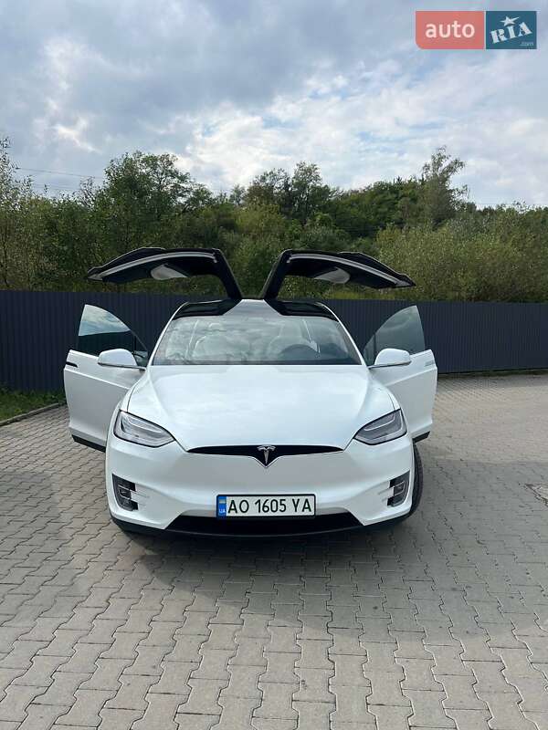 Позашляховик / Кросовер Tesla Model X 2017 в 