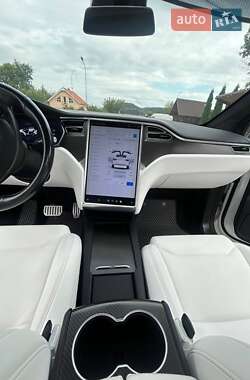 Позашляховик / Кросовер Tesla Model X 2017 в 
