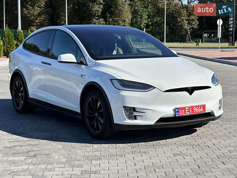 Позашляховик / Кросовер Tesla Model X 2016 в Вінниці