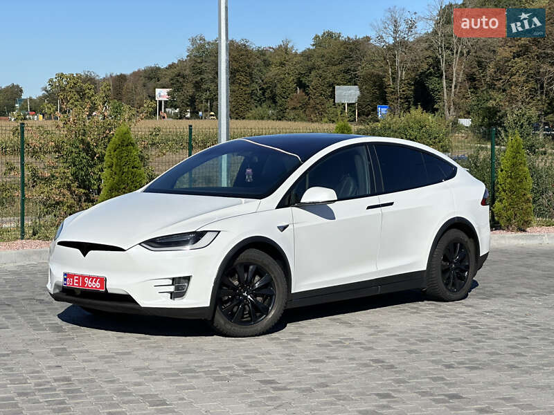 Позашляховик / Кросовер Tesla Model X 2016 в Вінниці