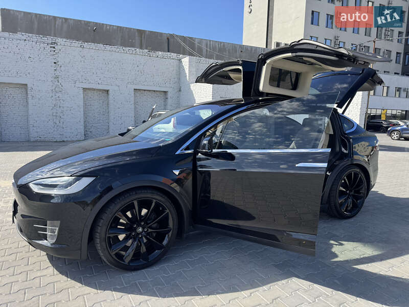 Позашляховик / Кросовер Tesla Model X 2017 в Вінниці