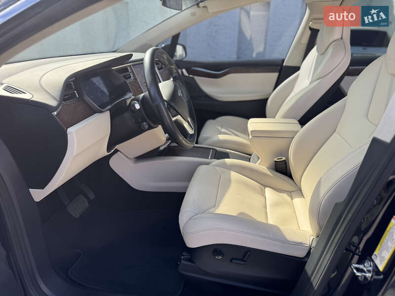 Позашляховик / Кросовер Tesla Model X 2017 в Вінниці