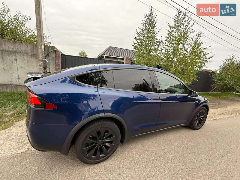 Позашляховик / Кросовер Tesla Model X 2016 в Києві