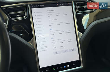 Позашляховик / Кросовер Tesla Model X 2017 в 