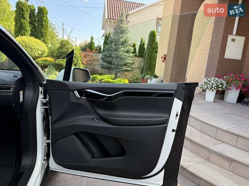 Внедорожник / Кроссовер Tesla Model X 2017 в Тернополе
