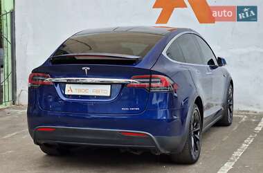 Позашляховик / Кросовер Tesla Model X 2016 в 