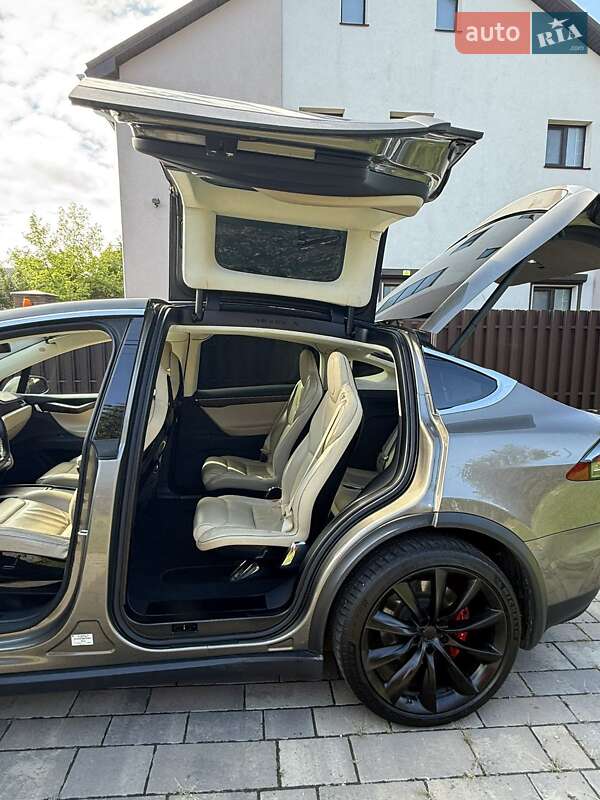 Внедорожник / Кроссовер Tesla Model X 2016 в Киеве