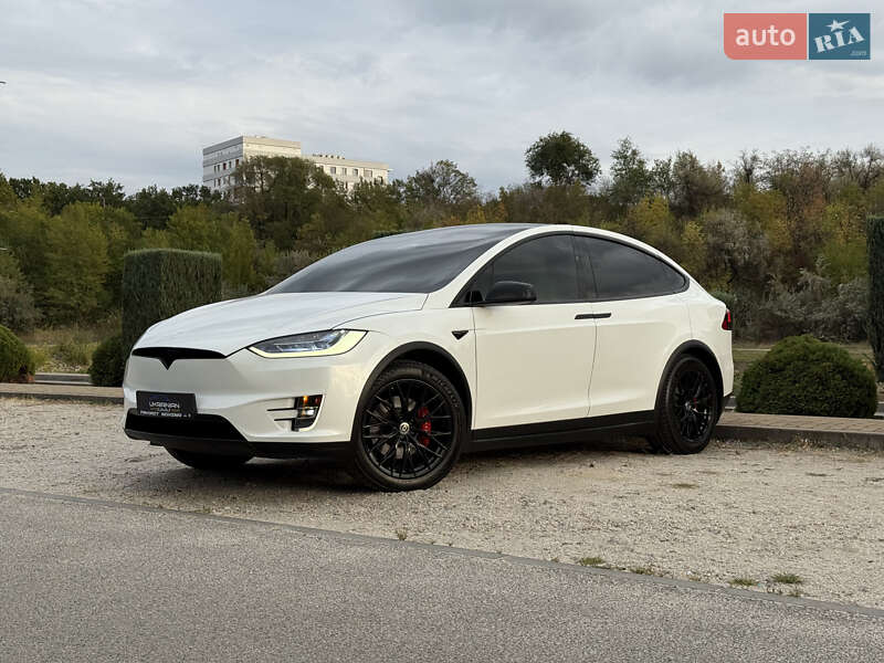 Tesla Model X 2019