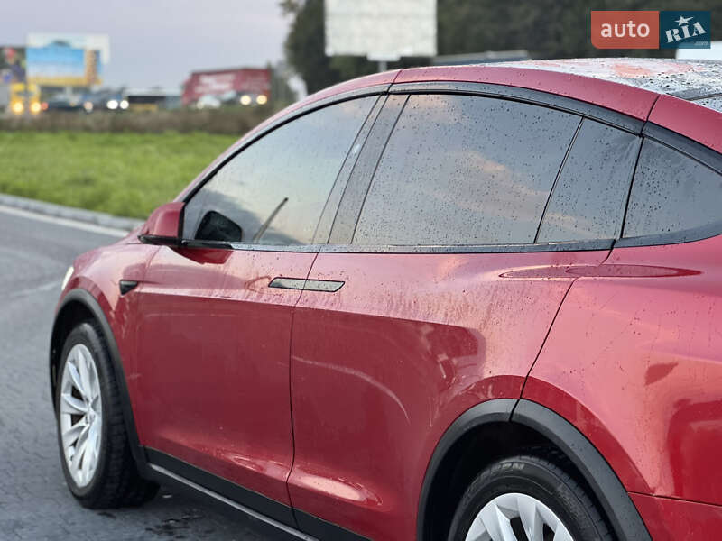 Позашляховик / Кросовер Tesla Model X 2017 в Львові