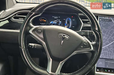 Позашляховик / Кросовер Tesla Model X 2017 в 