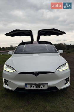 Позашляховик / Кросовер Tesla Model X 2019 в 