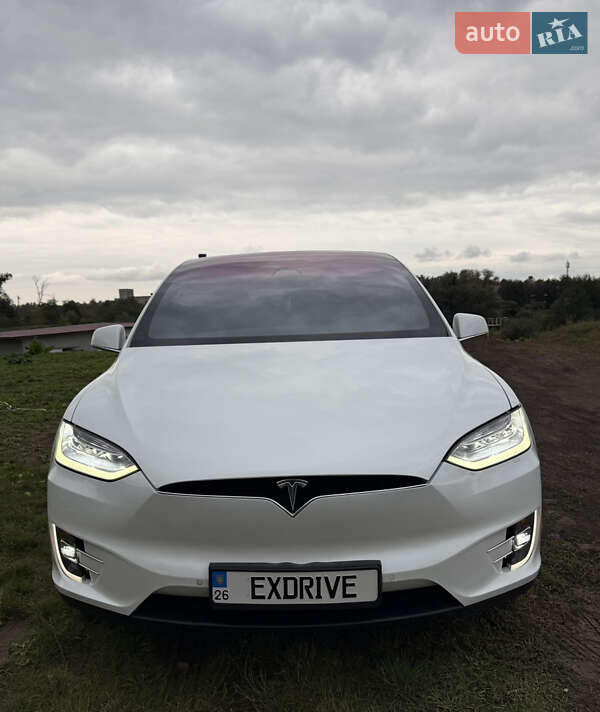 Внедорожник / Кроссовер Tesla Model X 2019 в Черновцах