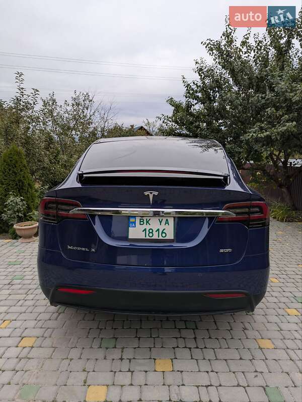 Позашляховик / Кросовер Tesla Model X 2017 в Рівному
