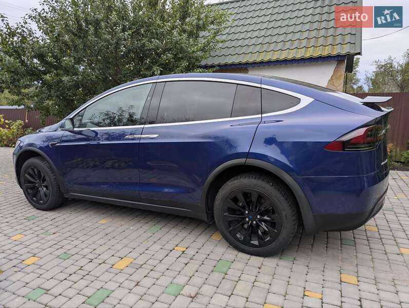 Позашляховик / Кросовер Tesla Model X 2017 в Рівному