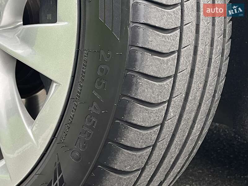 Внедорожник / Кроссовер Tesla Model X 2019 в Киеве