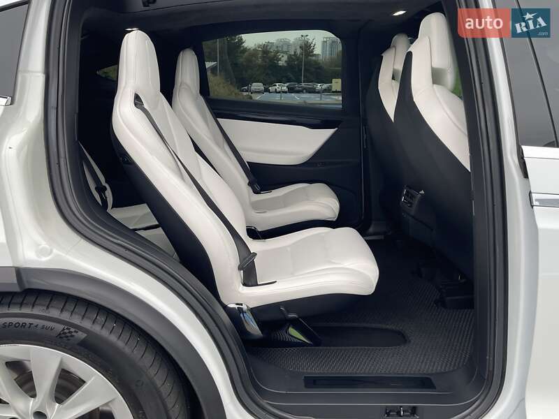 Внедорожник / Кроссовер Tesla Model X 2019 в Киеве