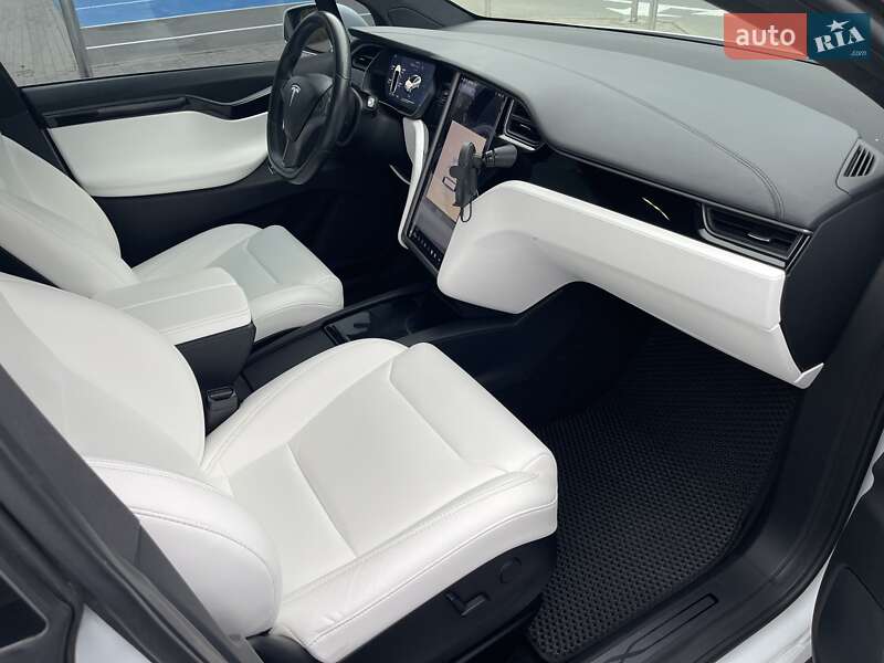 Внедорожник / Кроссовер Tesla Model X 2019 в Киеве